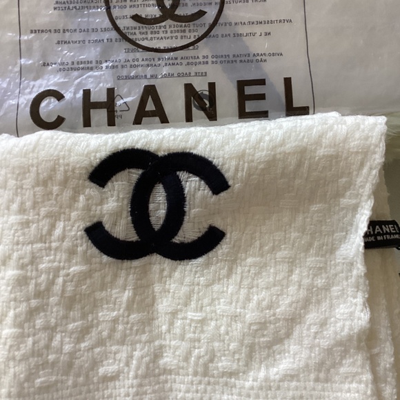NWT. Large 18” x 72” Creamy White Chanel Scarf - Picture 5 of 6